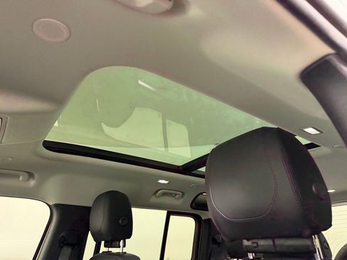 Used 2024 Land Rover Defender 110 S image 13