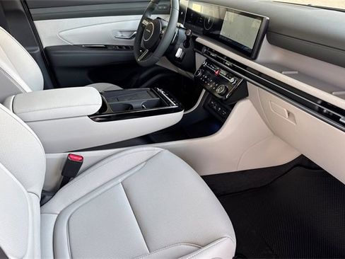 New 2025 Hyundai Tucson Limited image 16