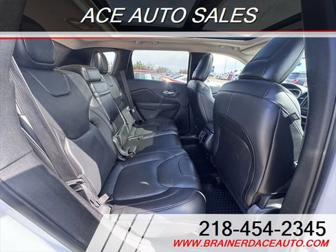 Used 2016 Jeep Cherokee Trailhawk w/ Comfort/Convenience Group AWD/4WD image 19