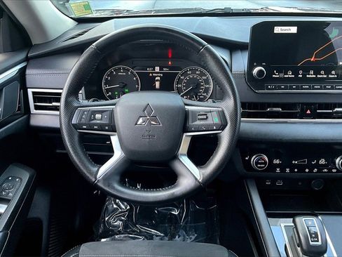 Used 2024 Mitsubishi Outlander SE Black Edition image 5