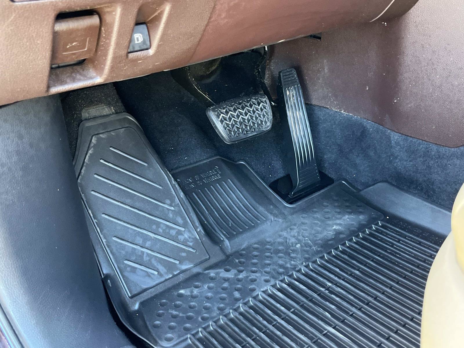 Used 2022 Toyota Highlander XLE FWD image 25