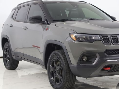 Used 2023 Jeep Compass Trailhawk w/ Trailhawk Convenience Group AWD/4WD image 38