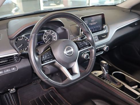 Used 2024 Nissan Altima 2.5 SR FWD image 16