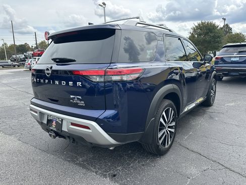 Used 2025 Nissan Pathfinder Platinum image 8
