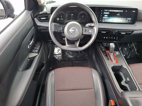 Used 2025 Nissan Kicks SR image 13