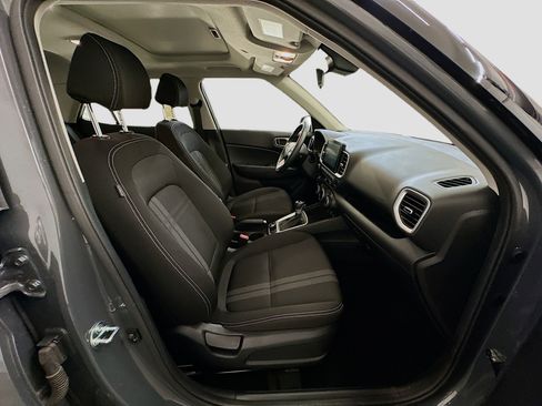 Used 2025 Hyundai Venue SEL image 32