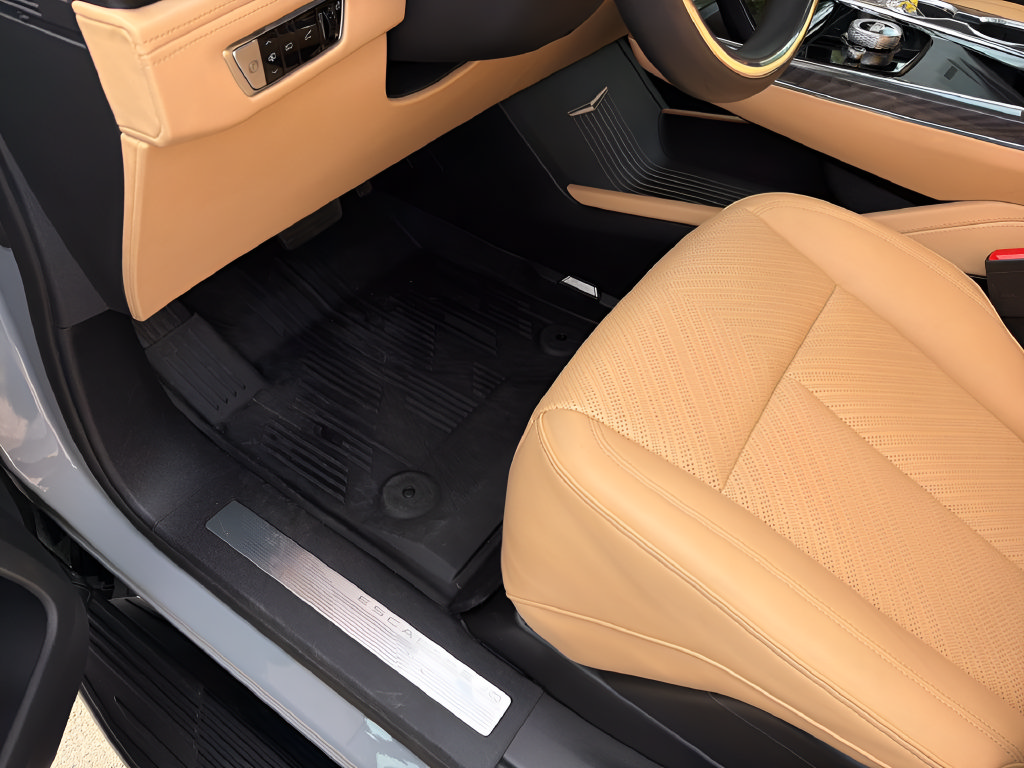 Certified 2026 Cadillac Escalade IQL Sport 2 w/ LPO, Floor Liner Package AWD/4WD image 19