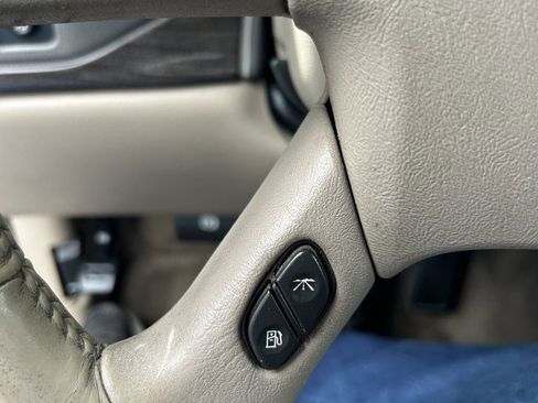 Used 2004 GMC Yukon Denali AWD/4WD image 8