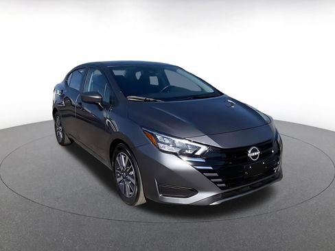 Used 2025 Nissan Versa SV image 3