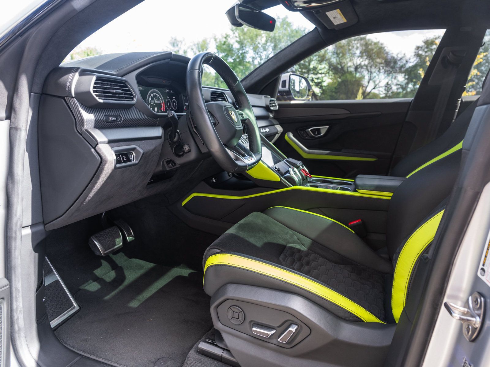 Used 2021 Lamborghini Urus AWD/4WD image 19