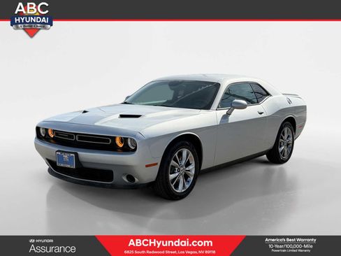 Used 2021 Dodge Challenger SXT image 1