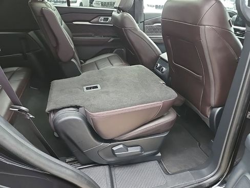 Used 2025 Ford Explorer Platinum w/ LUX Leather Package AWD/4WD image 90