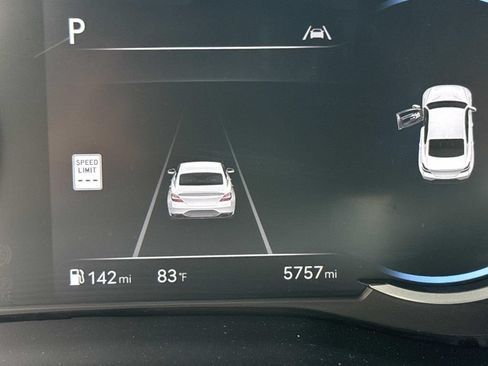 Used 2025 Genesis G70 2.5T RWD image 37