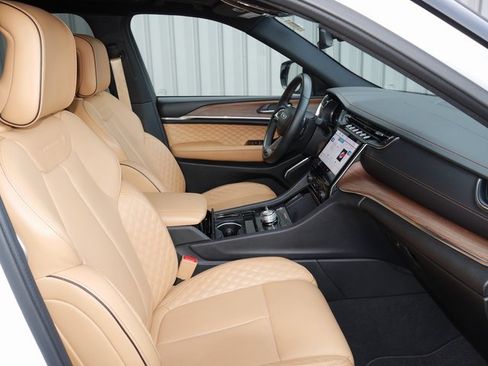 Used 2024 Jeep Grand Cherokee L Summit image 32