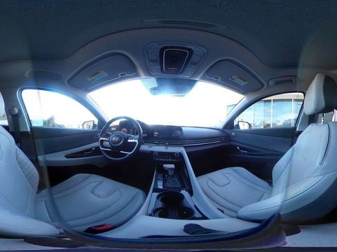 Used 2025 Hyundai Elantra Limited image 44