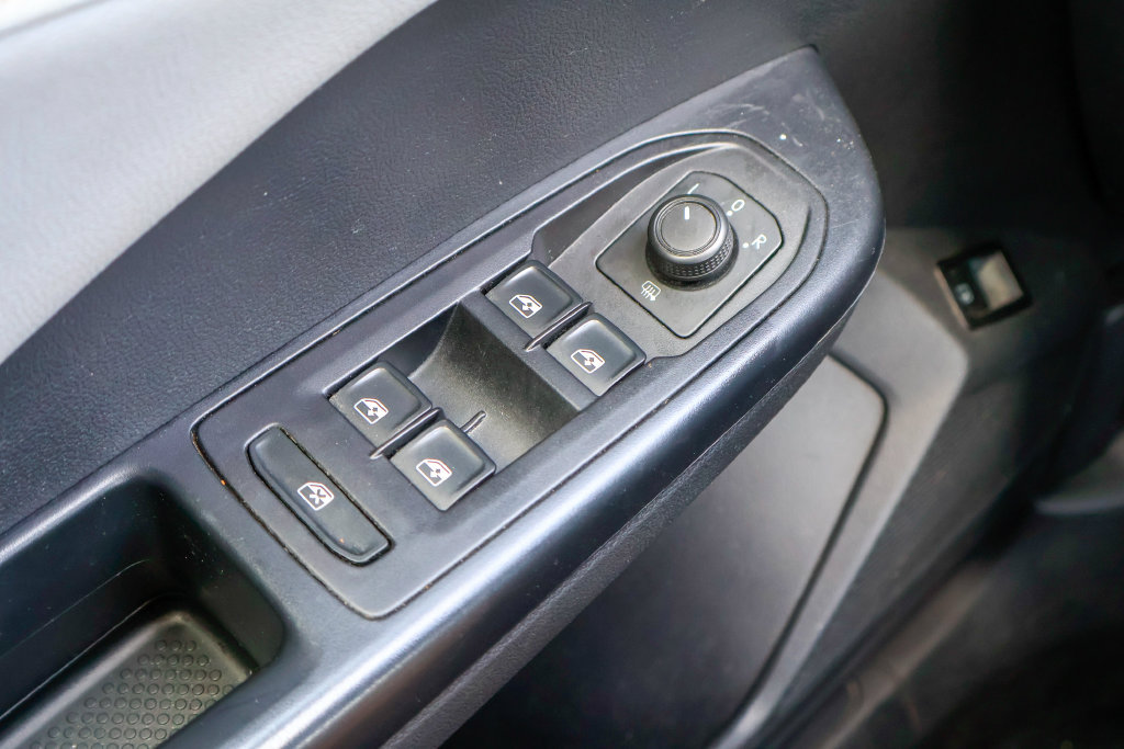 Used 2024 Volkswagen Taos SE FWD image 16