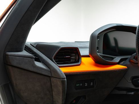Used 2024 Lamborghini Revuelto AWD/4WD image 42
