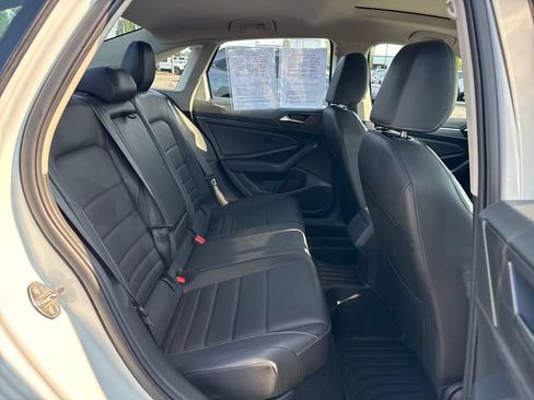 Used 2021 Volkswagen Jetta SE FWD image 10