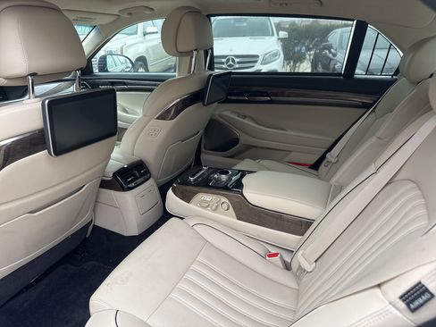 Used 2019 Genesis G90 5.0 Ultimate image 10