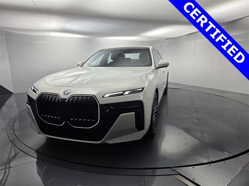 Certified 2025 BMW 760i xDrive image 6