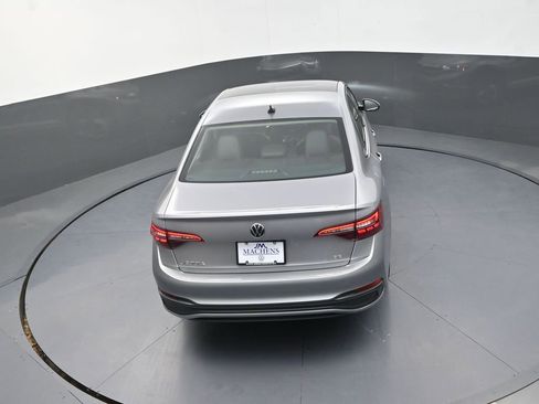 Used 2024 Volkswagen Jetta SE image 18