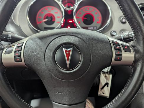 Used 2008 Pontiac Solstice Convertible w/ Premium Package RWD image 13