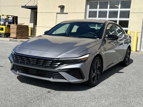 New 2026 Hyundai Elantra SEL Sport Premium image 3