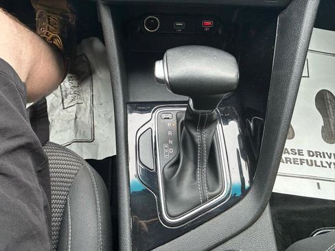 Used 2020 Kia Niro LXS FWD image 25