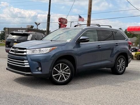 Used 2019 Toyota Highlander XLE AWD/4WD image 2