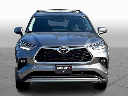 Certified 2025 Toyota Highlander Platinum AWD/4WD image 3