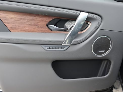 Used 2025 Land Rover Discovery Sport S image 8