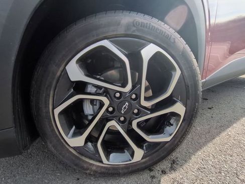 Certified 2025 Chevrolet Trax RS w/ Sunroof Package image 31