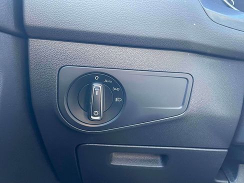 Used 2021 Volkswagen Tiguan SE image 21