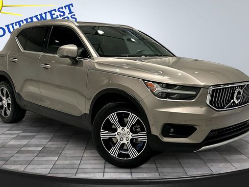 Used 2021 Volvo XC40 T4 Inscription FWD image 3