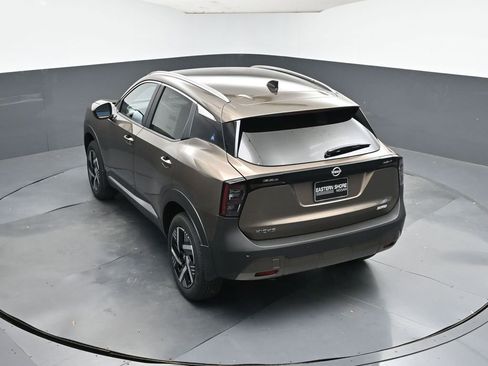 New 2026 Nissan Kicks SV w/ Charging Package image 36