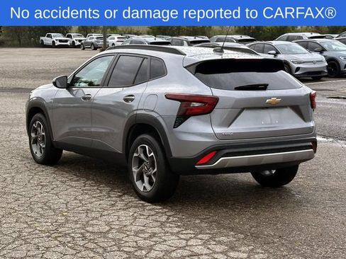 Certified 2024 Chevrolet Trax LT w/ LT Convenience Package FWD image 3