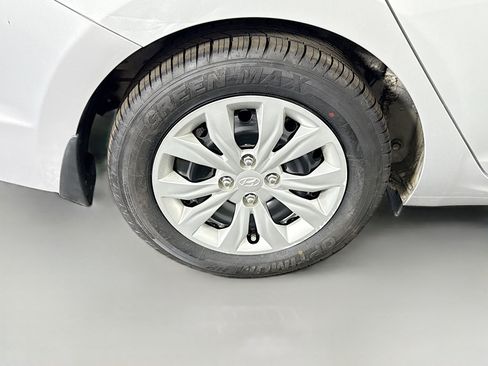 Used 2020 Hyundai Accent SE image 32