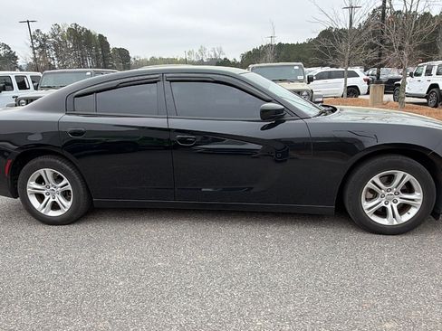 Used 2022 Dodge Charger SXT w/ Driver Convenience Group RWD image 7
