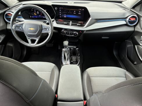 Used 2025 Chevrolet Trax LT w/ Driver Confidence Package FWD image 18