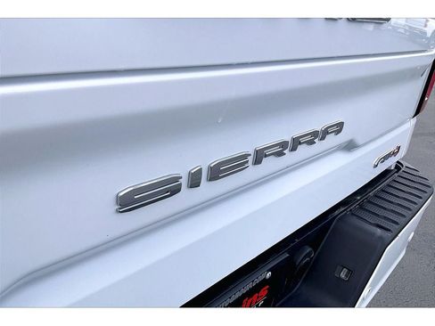 Used 2025 GMC Sierra 1500 AT4 w/ AT4 Premium Package AWD/4WD image 33