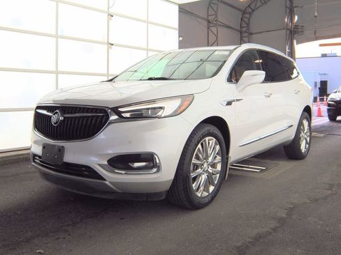 Used 2018 Buick Enclave Premium w/ Experience Buick Package image 4