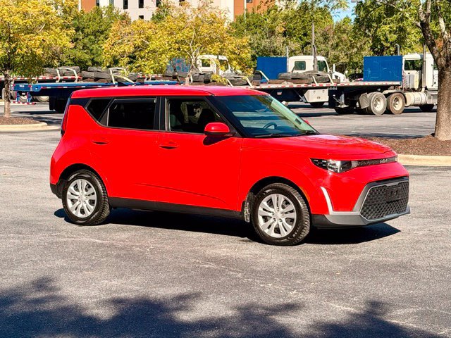 Used 2025 Kia Soul LX FWD image 9