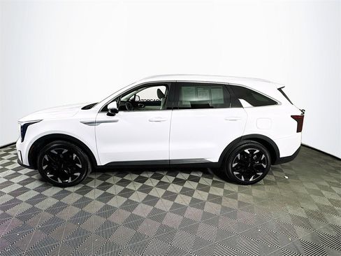 Used 2025 Kia Sorento SX image 4