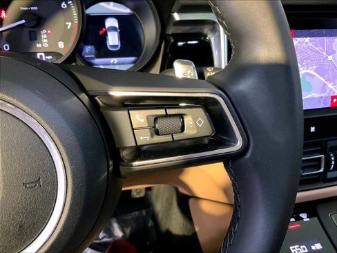 Certified 2023 Porsche Macan AWD/4WD image 28