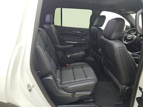 Used 2025 Chevrolet Traverse LT AWD/4WD image 18