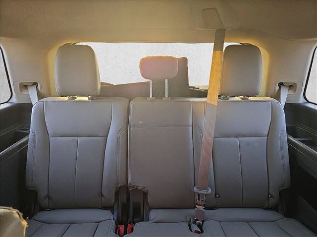Used 2020 Ford Expedition XLT w/ Equipment Group 202A RWD image 18