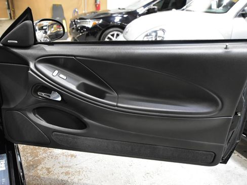 Used 2004 Ford Mustang Mach 1 RWD image 33