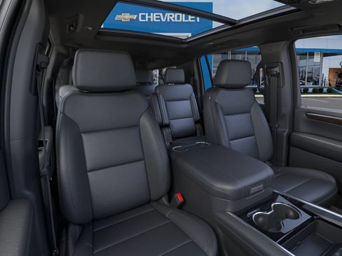 New 2026 Chevrolet Suburban Z71 w/ Comfort Package AWD/4WD image 16