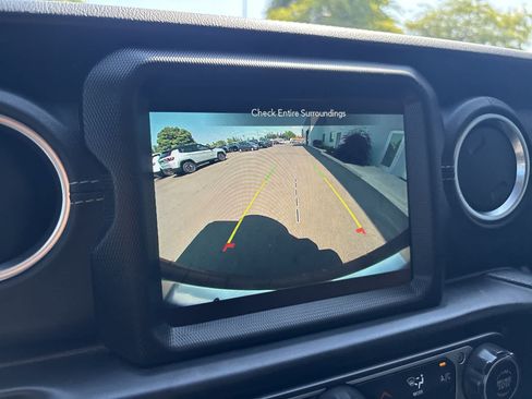 Used 2022 Jeep Wrangler Unlimited Sahara w/ Safety Group AWD/4WD image 24