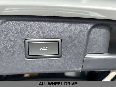 New 2026 Volkswagen Atlas SEL Premium R-Line image 9